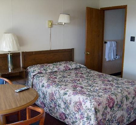 Budget Inn Whitehall Exterior photo